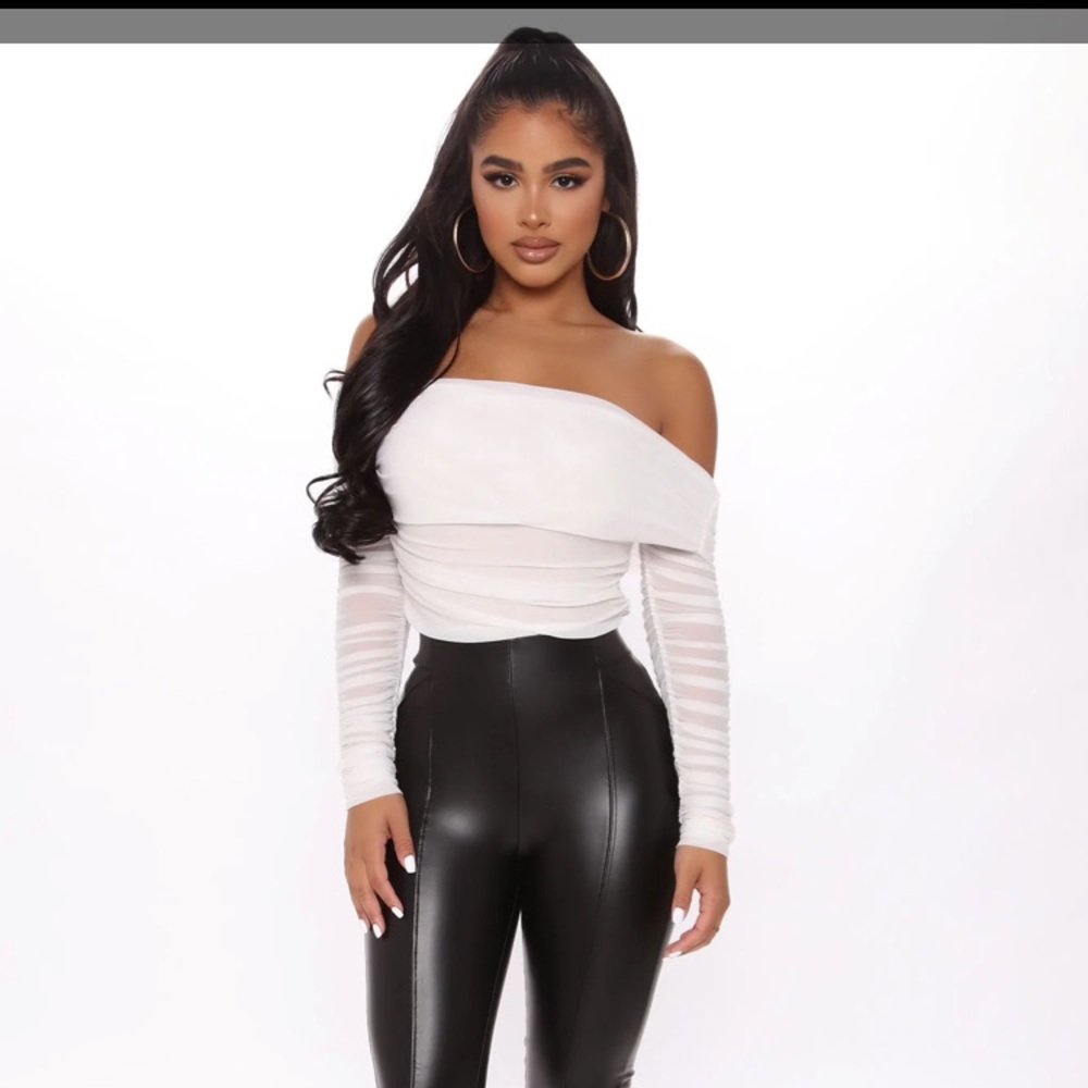 “Fashion Nova” Top - Picture 2 of 11